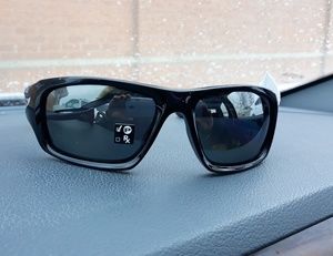 Mens Oakley Valve Polarized sunglasses